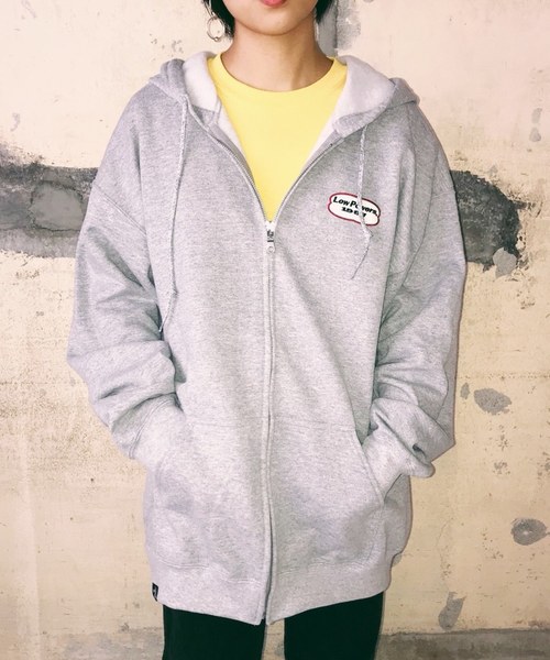 Low Powers(ローパワーズ)の「LP BADGE HOODIE(パーカー)」|グレー