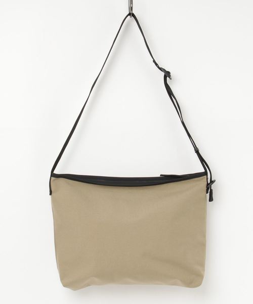 Esperanto(エスペラント)の「esperanto (エスペラント) / コーデュラ1000 サコッシュ バッグ(ショルダーバッグ・メンズ・ブラック/エンジ/ベージュ/ネイビー/グレー/オリーブ/ブルー/カモフラージュ・FREE)」の4枚目の写真