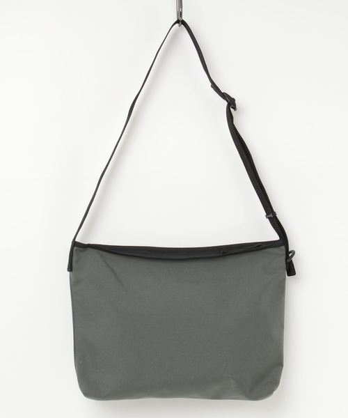 Esperanto(エスペラント)の「esperanto (エスペラント) / コーデュラ1000 サコッシュ バッグ(ショルダーバッグ・メンズ・ブラック/エンジ/ベージュ/ネイビー/グレー/オリーブ/ブルー/カモフラージュ・FREE)」の3枚目の写真