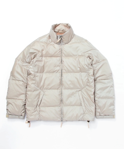 BEAUTY&YOUTH UNITED ARROWS(ビューティーアンドユースユナイテッドアローズ)の「<DISAERAN>STAND DOWN JACKET/ダウンジャケット◆§(ダウンジャケット/コート・メンズ・ベージュ/ネイビー/パープル・SMALL/MEDIUM/LARGE)」の1枚目の写真