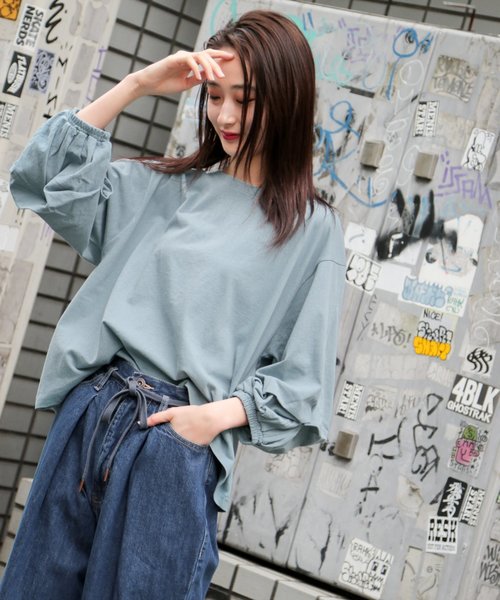 niko and...(ニコアンド)の「袖タック&ギャザープルオーバー(Tシャツ/カットソー・レディース・ライトブルー/ベージュ/オフホワイト/チャコール・MEDIUM/LARGE)」の4枚目の写真