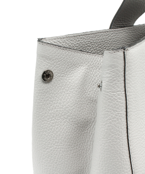 【カルバン・クライン】エナメル本革イタリー製ブラック トートバッグ カルバン・クライン】エナメル本革イタリー製ブラック トートバッグ