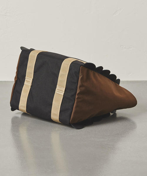 新品未使用LUDLOW LEATHER SCALLOP POCHETTE Scalloped leather