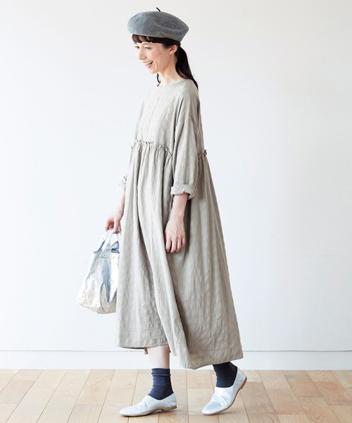 Sunny clouds（サニークラウズ）の「サニークラウズ　ｆｅａｔ．Ｓｈｕｔｔｌｅ　Ｎｏｔｅｓ　ｋａｚｕｍｉのよく見たらチェックのワンピース〈レディース〉（ワンピース・レディース・ベージュ・MEDIUM/LARGE/X-LARGE/XX-LARGE/NM）」の9枚目の写真