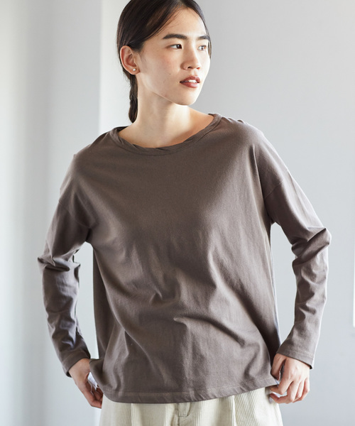 AMERICAN HOLIC（アメリカンホリック）の「クルーネックゆるカットプルオーバー＊（Tシャツ/カットソー・レディース・チャコールグレー/ベージュ/ブラウン/カーキ/アイボリー/ブラック系その他4/グレー系その他4/ブルー系その他2・M/L）」の5枚目の写真