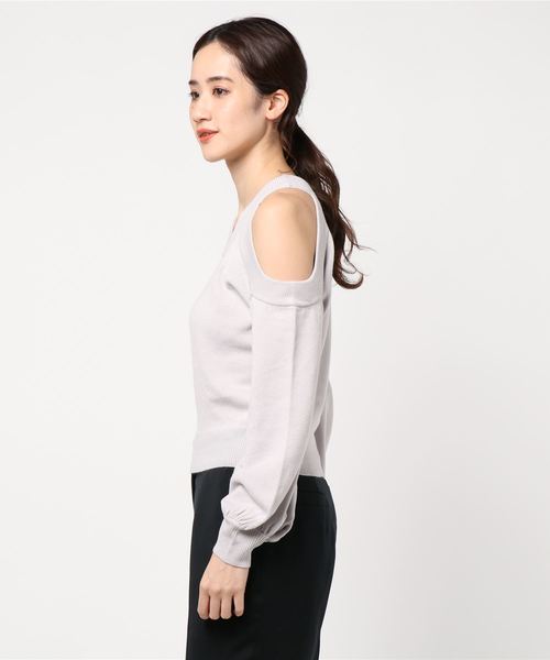 ENVYM（アンビー）の「オープンショルダーショートＮＫＩＴ（ニット/セーター・レディース・ブラック/ベージュ/グレー・FREE）」の4枚目の写真