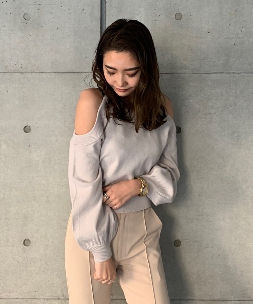 ENVYM（アンビー）の「オープンショルダーショートＮＫＩＴ（ニット/セーター・レディース・ブラック/ベージュ/グレー・FREE）」の13枚目の写真