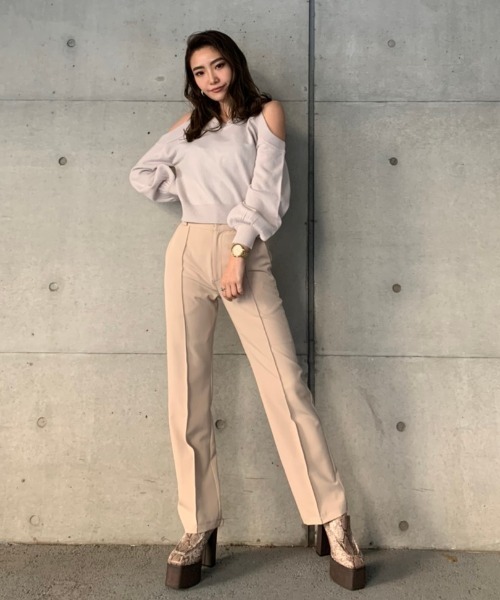 ENVYM（アンビー）の「オープンショルダーショートＮＫＩＴ（ニット/セーター・レディース・ブラック/ベージュ/グレー・FREE）」の11枚目の写真