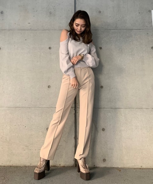 ENVYM（アンビー）の「オープンショルダーショートＮＫＩＴ（ニット/セーター・レディース・ブラック/ベージュ/グレー・FREE）」の12枚目の写真