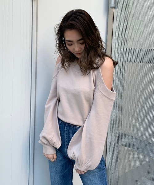 ENVYM（アンビー）の「オープンショルダーショートＮＫＩＴ（ニット/セーター・レディース・ブラック/ベージュ/グレー・FREE）」の10枚目の写真