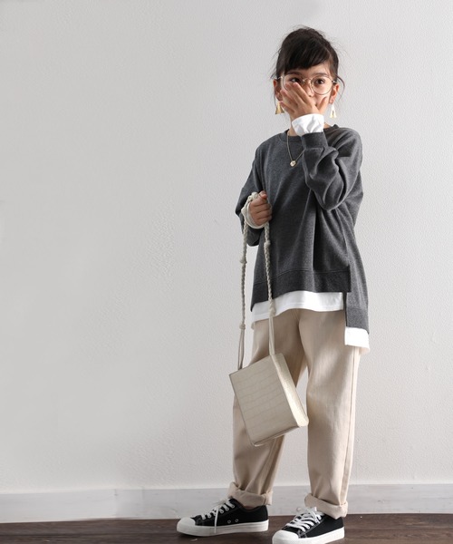 classicalelf(クラシカルエルフ)の「キッズ レイヤード風ミドル丈無地ビッグシルエットクルーネックトレーナー(長袖)(スウェット・キッズ・チャコールグレー/ブラック/ベージュ/カーキ/モカ・130/140/150)」の3枚目の写真