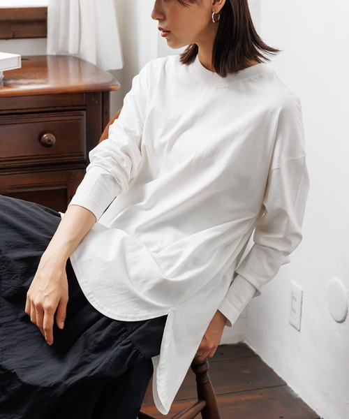 mili an deni(ミリアンデニ)の「綿100%裾ラウンド長袖レイヤードTシャツ(Tシャツ/カットソー・レディース・ベージュ/ブラック/チャコールグレー/オフホワイト/モカ/ネイビー・M/L)」の9枚目の写真