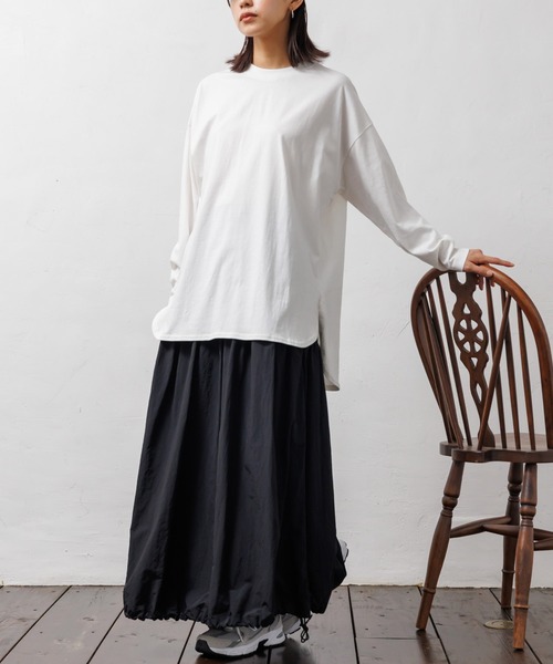 mili an deni(ミリアンデニ)の「綿100%裾ラウンド長袖レイヤードTシャツ(Tシャツ/カットソー・レディース・ベージュ/ブラック/チャコールグレー/オフホワイト/モカ/ネイビー・M/L)」の11枚目の写真