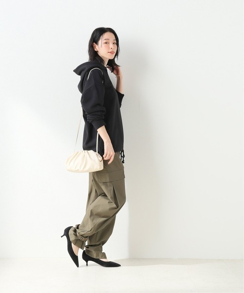 SLOBE IENA（スローブイエナ）の「裏毛ドロストフードパーカー【手洗い可能】◆（パーカー・レディース・ブラック/ライトグレー/ブラウン/ボルドー・FREE）」の9枚目の写真