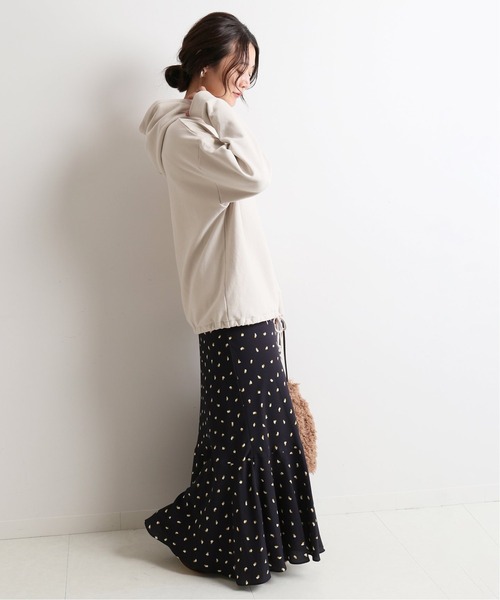 SLOBE IENA（スローブイエナ）の「裏毛ドロストフードパーカー【手洗い可能】◆（パーカー・レディース・ブラック/ライトグレー/ブラウン/ボルドー・FREE）」の6枚目の写真