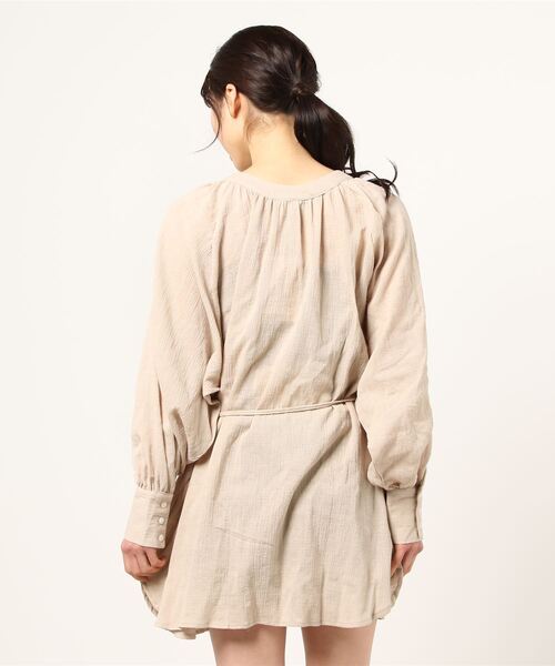 Auntie Rosa Holiday（アンティローザホリデー）の「コットンスラブキーネックチュニックワンピース（ワンピース・レディース・ブラック/ホワイト/グレイッシュベージュ/グリーン・FREE）」の6枚目の写真