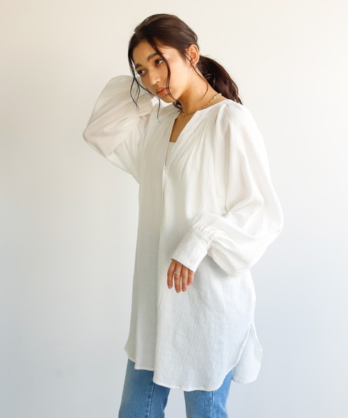 Auntie Rosa Holiday（アンティローザホリデー）の「コットンスラブキーネックチュニックワンピース（ワンピース・レディース・ブラック/ホワイト/グレイッシュベージュ/グリーン・FREE）」の2枚目の写真