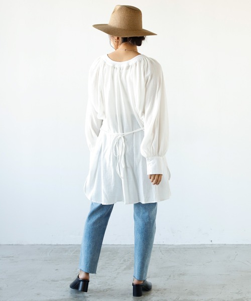 Auntie Rosa Holiday（アンティローザホリデー）の「コットンスラブキーネックチュニックワンピース（ワンピース・レディース・ブラック/ホワイト/グレイッシュベージュ/グリーン・FREE）」の18枚目の写真