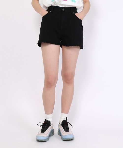 PUNYUS（プニュズ）の「デニムショートパンツ（デニムパンツ・レディース・ライトブルー/インディゴブルー/ブルー系その他/ブラック・3/2/1/4）」の2枚目の写真