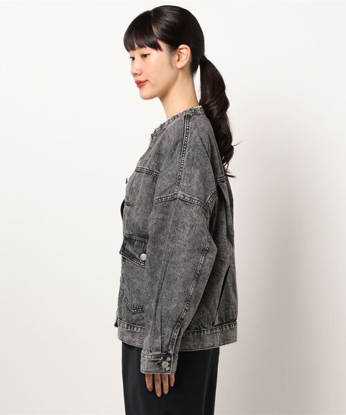SPINNS（スピンズ）の「【ゆったりシルエット】ウォッシュ加工 ノーカラーデニムジャケット（デニムジャケット・レディース・ブラック系その他/ブルー系その他・ONESIZE）」の12枚目の写真