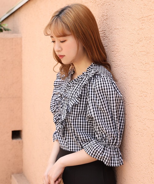 one after another NICE CLAUP（ワンアフターアナザーナイスクラップ）の「【ZOZOTOWN限定】Vネックコットンフリルブラウス（シャツ/ブラウス・レディース・オフホワイト/ブラック系その他/ピンクベージュ・FREE）」の6枚目の写真