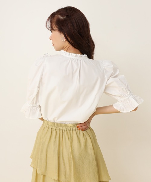 one after another NICE CLAUP（ワンアフターアナザーナイスクラップ）の「【ZOZOTOWN限定】Vネックコットンフリルブラウス（シャツ/ブラウス・レディース・オフホワイト/ブラック系その他/ピンクベージュ・FREE）」の10枚目の写真