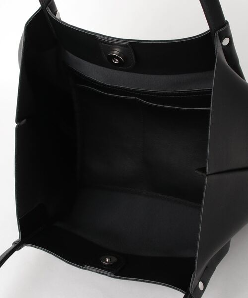 COLONY 2139(コロニートゥーワンスリーナイン)の「【MEN'S/ユニセックス】フェイクレザーつまみトートバッグ2(トートバッグ・メンズ・ブラック・FREE)」の6枚目の写真