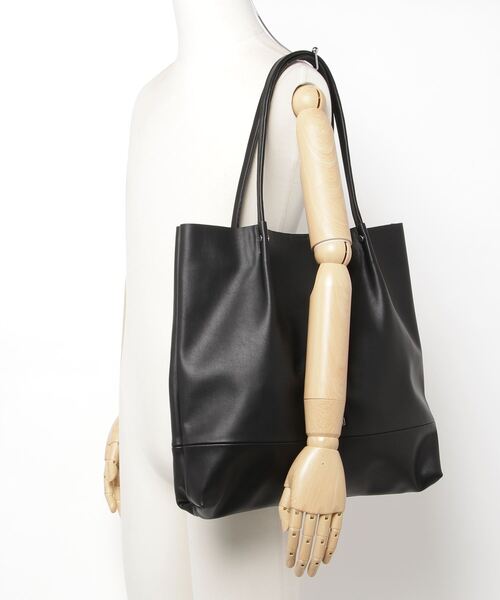 COLONY 2139(コロニートゥーワンスリーナイン)の「【MEN'S/ユニセックス】フェイクレザーつまみトートバッグ2(トートバッグ・メンズ・ブラック・FREE)」の10枚目の写真