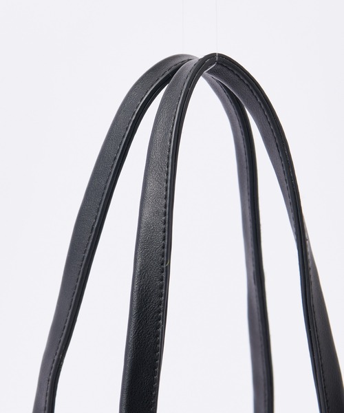 COLONY 2139(コロニートゥーワンスリーナイン)の「【MEN'S/ユニセックス】フェイクレザーつまみトートバッグ2(トートバッグ・メンズ・ブラック・FREE)」の7枚目の写真