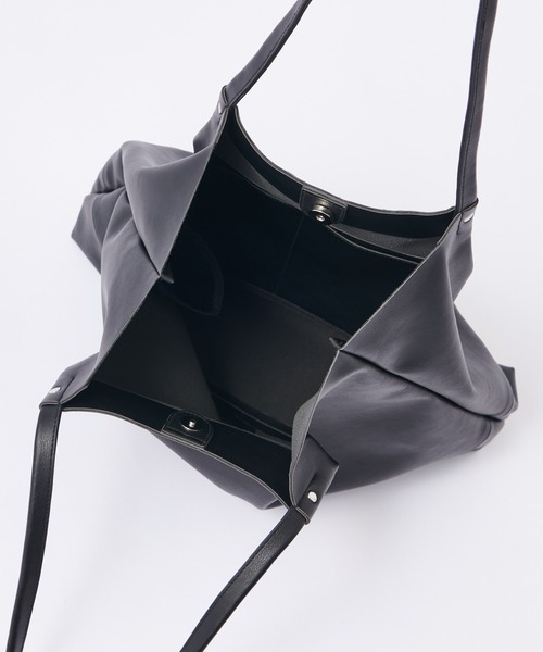 COLONY 2139(コロニートゥーワンスリーナイン)の「【MEN'S/ユニセックス】フェイクレザーつまみトートバッグ2(トートバッグ・メンズ・ブラック・FREE)」の2枚目の写真