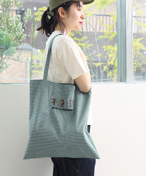 PAR ICI（パーリッシィ）の「【WEB別注】走る犬刺繍 ギンガムトートバッグ（トートバッグ・レディース・ブラック/ネイビー/ブラウン/グリーン・FREE）」の4枚目の写真
