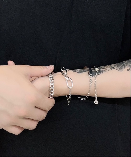 Burner（バーナー）の「【OKUOKU　0909】デザイン　チェーン　ブレスレット  ４点SET 　oku-breg4s-1　N（ブレスレット・メンズ・その他2/その他1/その他3/その他4/その他6/その他8/その他7/その他5/その他13/その他14/その他15/その他9/その他10/その他11/その他12/その他16/その他17/その他18/その他19/その他20/その他21/その他22/C/その他32/その他26/その他29/B/A/その他31/その他24/その他27/その他25/N/M/J/その他28/その他33/その他30/D/K/シルバー系その他/ゴールド系その他2/シルバー系その他2/シルバー/その他23・FREE）」の2枚目の写真