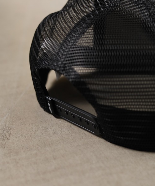 VANS（バンズ）の「【69】【it】【VANS】VANS CLASSIC PATCH TRUCKER CAP（キャップ・レディース・ホワイト/ブラック・FREE）」の4枚目の写真