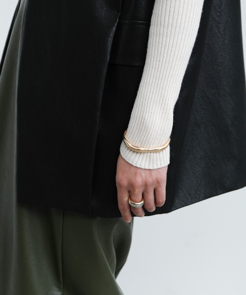 select MOCA（セレクトモカ）の「シンプルカーブバングル（バングル/リストバンド・レディース・シルバー/ゴールド・FREE）」の4枚目の写真