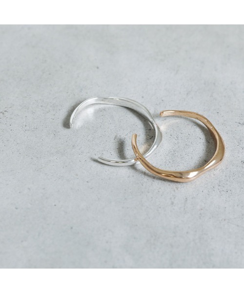 select MOCA（セレクトモカ）の「シンプルカーブバングル（バングル/リストバンド・レディース・シルバー/ゴールド・FREE）」の3枚目の写真