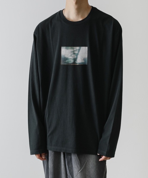 KAZUYUKI KUMAGAI ATTACHMENT（カズユキクマガイアタッチメント）の「COTTON JERSEY GRAPHIC PRINT T-SHIRT（Tシャツ/カットソー・メンズ・ブラック系その他/ブラック・1/2/3）」の2枚目の写真
