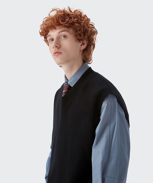 CORPUS TOKYO（コーパス トーキョー）の「Lazy Tokyo ニットベスト（ベスト・メンズ・ライトグレー/ブラック/オフホワイト/グリーン/ブルーグレー/ライトベージュ・1/2/3）」の3枚目の写真