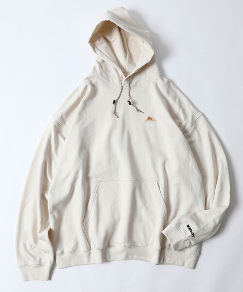 FREAK'S STORE(フリークスストア)の「WEB限定 KELTY×FREAK'S STORE/ケルティ 別注 ワンポイント ヴィンテージロゴ プルオーバーパーカー/フーディー/ビッグシルエット(パーカー・メンズ・ブラック/ダークグリーン/ブラウン/グレー/オフホワイト/グレイッシュブルー・SMALL/MEDIUM/LARGE/X-LARGE)」の7枚目の写真