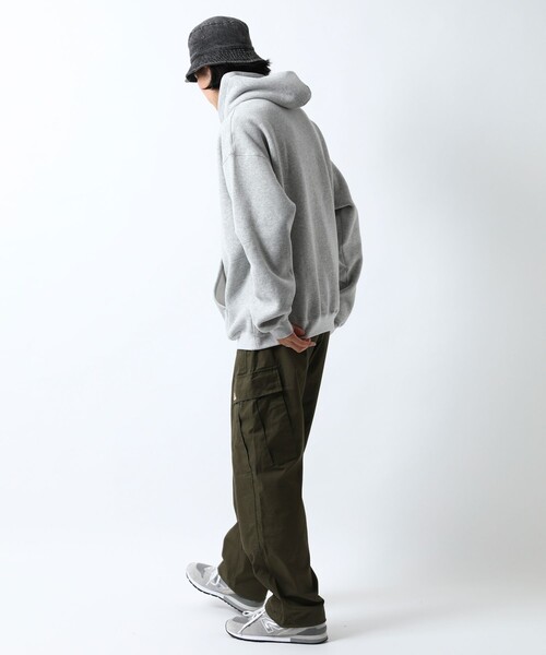 FREAK'S STORE(フリークスストア)の「WEB限定 KELTY×FREAK'S STORE/ケルティ 別注 ワンポイント ヴィンテージロゴ プルオーバーパーカー/フーディー/ビッグシルエット(パーカー・メンズ・ブラック/ダークグリーン/ブラウン/グレー/オフホワイト/グレイッシュブルー・SMALL/MEDIUM/LARGE/X-LARGE)」の11枚目の写真