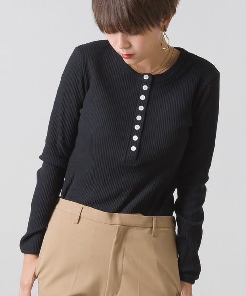 OMNES（オムネス）の「リブカットソー ヘンリーネックプルオーバー（Tシャツ/カットソー・レディース・ブラック/グレー/グリーン/アイボリー・FREE）」の3枚目の写真