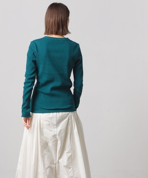 OMNES（オムネス）の「リブカットソー ヘンリーネックプルオーバー（Tシャツ/カットソー・レディース・ブラック/グレー/グリーン/アイボリー・FREE）」の11枚目の写真