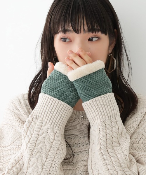 osharewalker（オシャレウォーカー）の「『ファー付きニットハンドウォーマー』（手袋・レディース・グリーン/テラコッタ/チャコール/ライトグレー/ネイビー・FREE）」の9枚目の写真