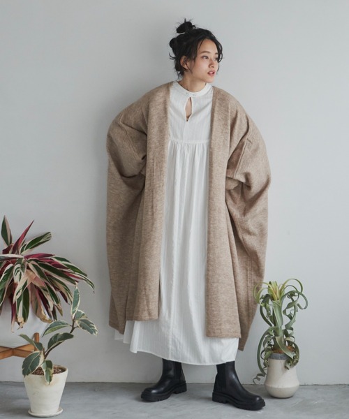 Libra Cue(リブラ キュー)の「ボリュームドルマンニットカーディガン(カーディガン/ボレロ・レディース・ベージュ/ブラック・FREE)」の1枚目の写真