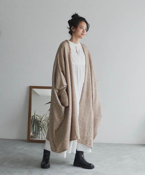 Libra Cue(リブラ キュー)の「ボリュームドルマンニットカーディガン(カーディガン/ボレロ・レディース・ベージュ/ブラック・FREE)」の20枚目の写真