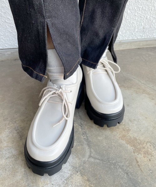nemne store(ネンネストア)の「ブラウニーを焼く厚底モカシンシューズ(ブーツ・レディース・ブラック/ダークブラウン/アイボリー・LL/S/M/L)」の2枚目の写真
