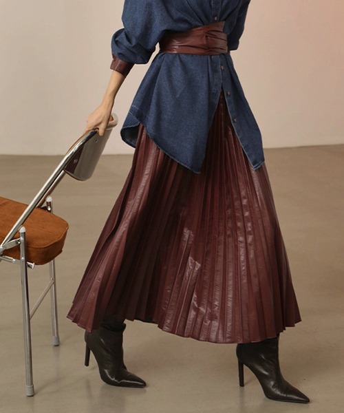 Leja(レジャ)の「レザープリーツロングスカート(スカート・レディース・レッド/カーキ・SMALL/MEDIUM)」の1枚目の写真