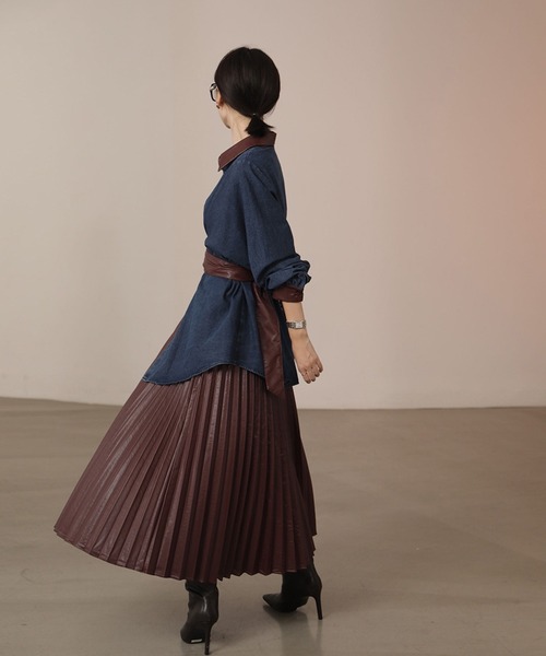 Leja(レジャ)の「レザープリーツロングスカート(スカート・レディース・レッド/カーキ・SMALL/MEDIUM)」の4枚目の写真