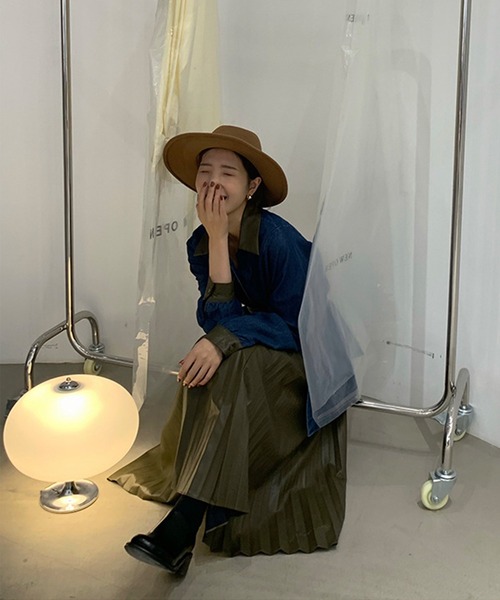 Leja(レジャ)の「レザープリーツロングスカート(スカート・レディース・レッド/カーキ・SMALL/MEDIUM)」の7枚目の写真