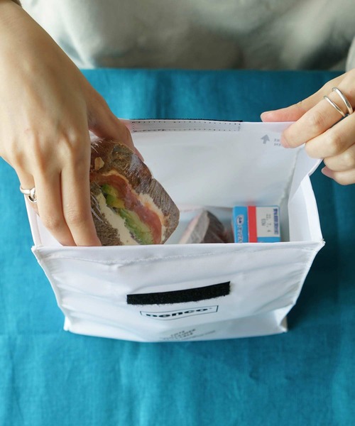 PENCO（ペンコ）の「penco ペンコ ToGoサック 紙袋風 ロールトップ ベルクロ ポーチ 折りたたみ（ポーチ・メンズ・ホワイト/ベージュ/ネイビー/オレンジ/ダークグリーン/ブラック・FREE）」の2枚目の写真