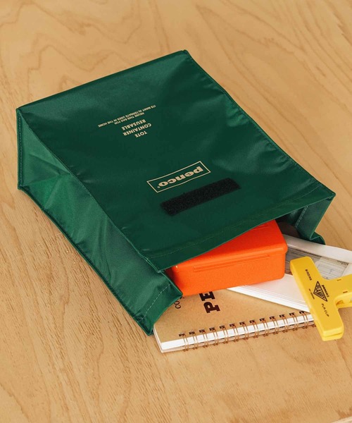 PENCO（ペンコ）の「penco ペンコ ToGoサック 紙袋風 ロールトップ ベルクロ ポーチ 折りたたみ（ポーチ・メンズ・ホワイト/ベージュ/ネイビー/オレンジ/ダークグリーン/ブラック・FREE）」の4枚目の写真